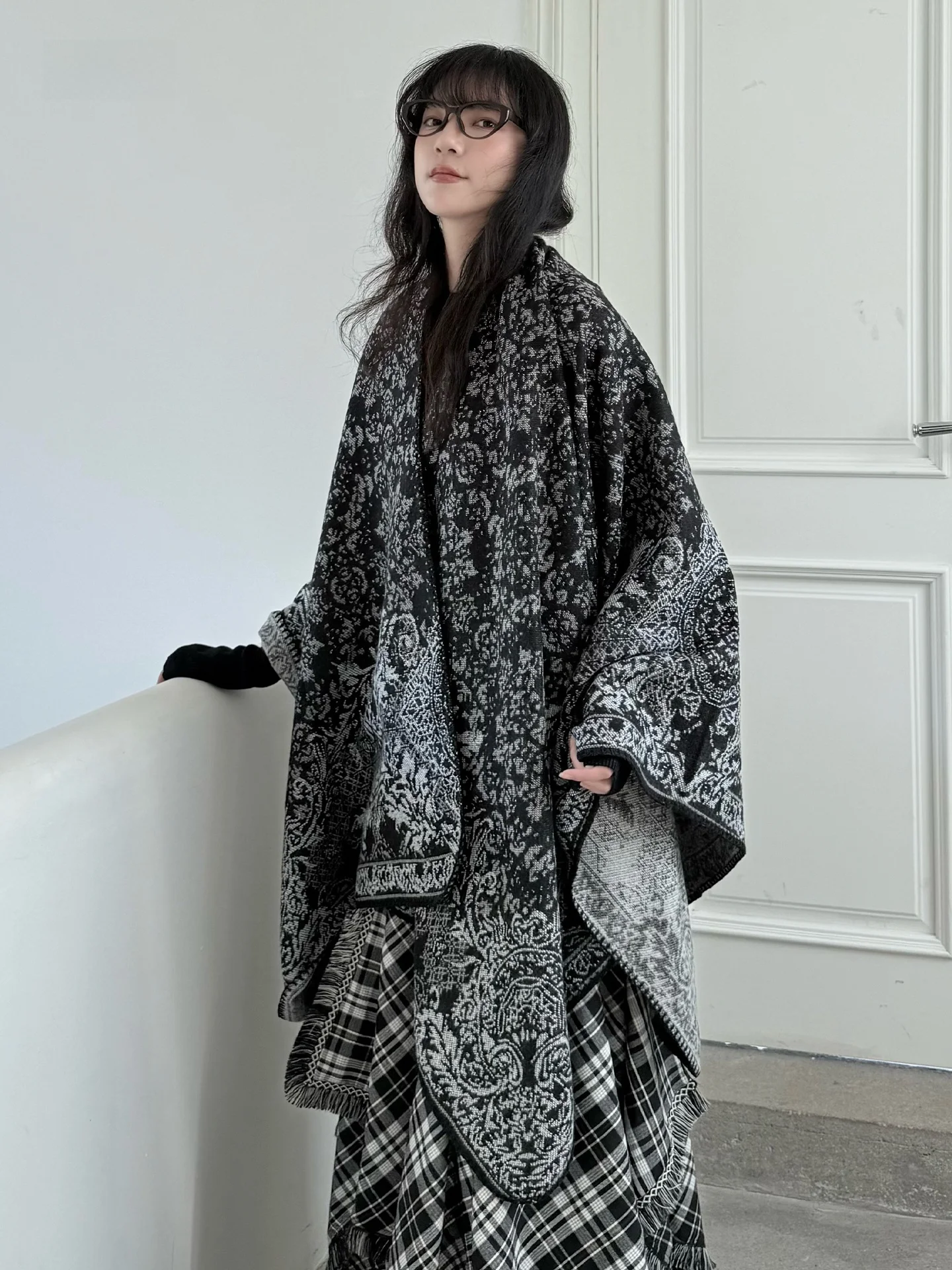 

Land And Mountain Island Design Thickened Double-Sided Women's Cloak Shoulder Wrap Winter Warm Multi-Functional Long Rectangl...