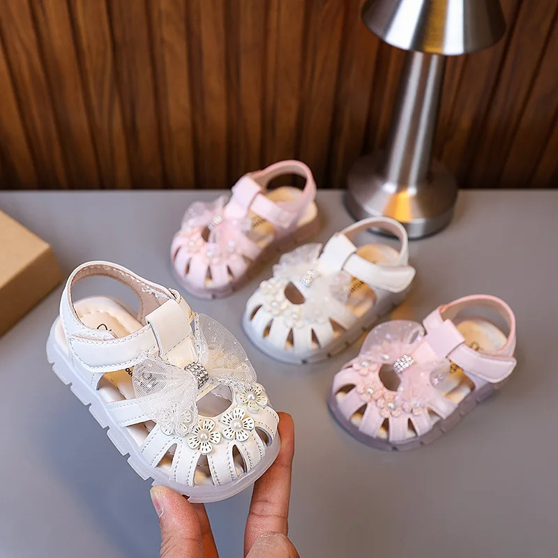 

2025 Summer Girls Sandals Princess Beach Shoes Cut-outs Kids Sandals Crystal Butterfly Lace Sweet Soft Breathable Anti-kick Cute