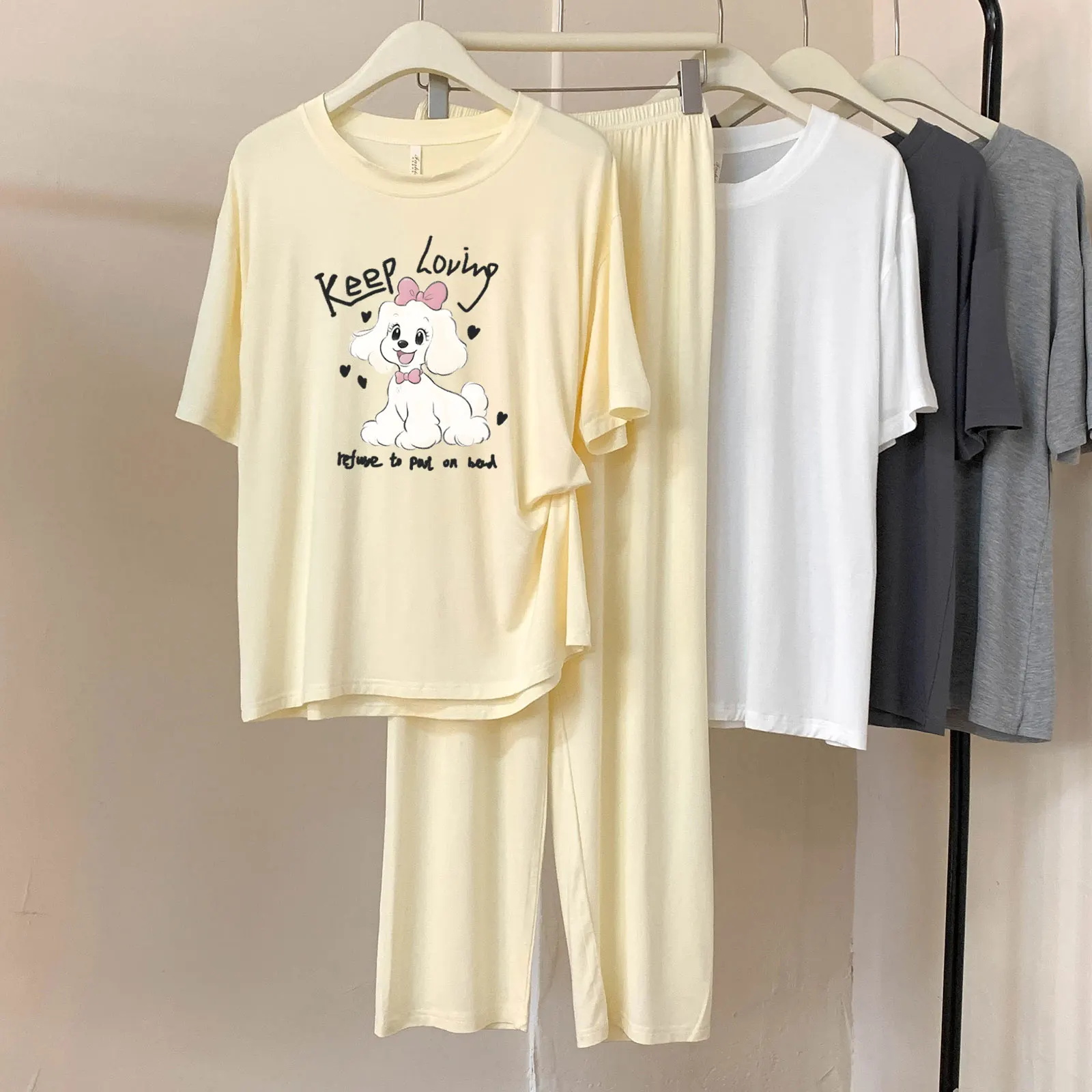 تيار مستمر 116 #     الفراولة الأرنب الكرتون طباعة قطعتين قصيرة طول مشروط القطن قصير الأكمام بنطلون المرأة منامة مجموعة الربيع