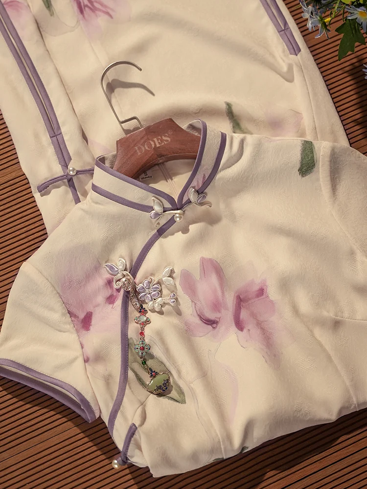 

Новое китайское платье-ципао для молодых женщин: красивое, уникальное, в ретро-стиле, с длинным рукавом, для современных женщин.