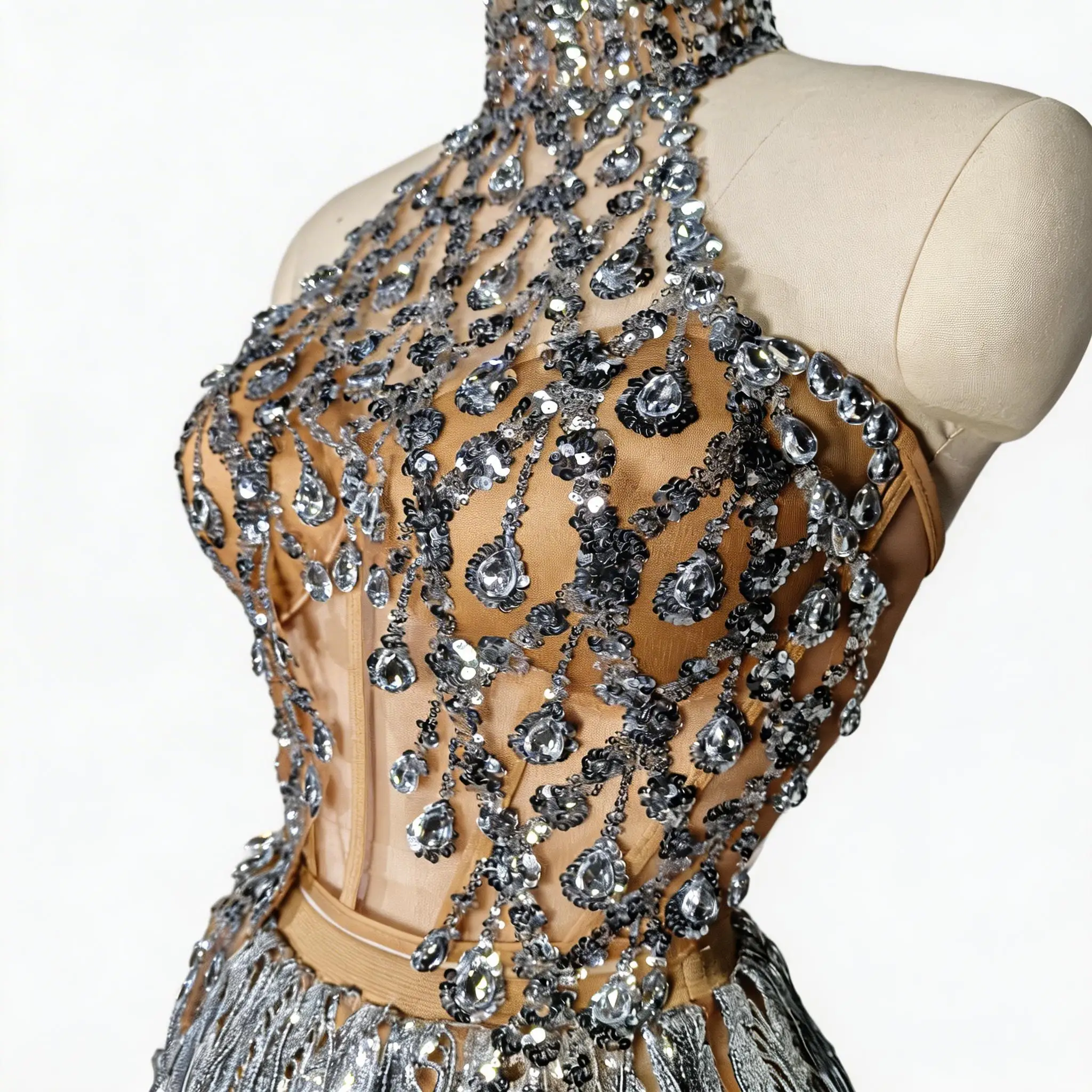 

Sexy evening gowns, party dresses designed with diamonds and lace, birthday party costumes, sexy stage costumes for singers and