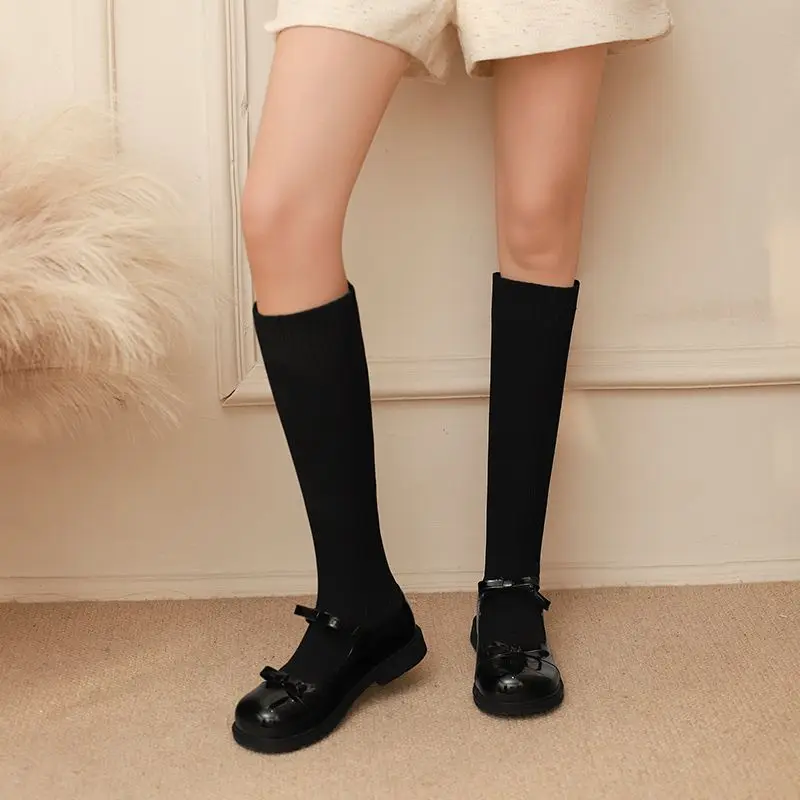 

Girseaby Сапоги до колена в стиле ретро с круглым носком на плоской подошве без шнуровки с бантом, блестящие милые повседневные бота, маленький размер 31, 32, зима