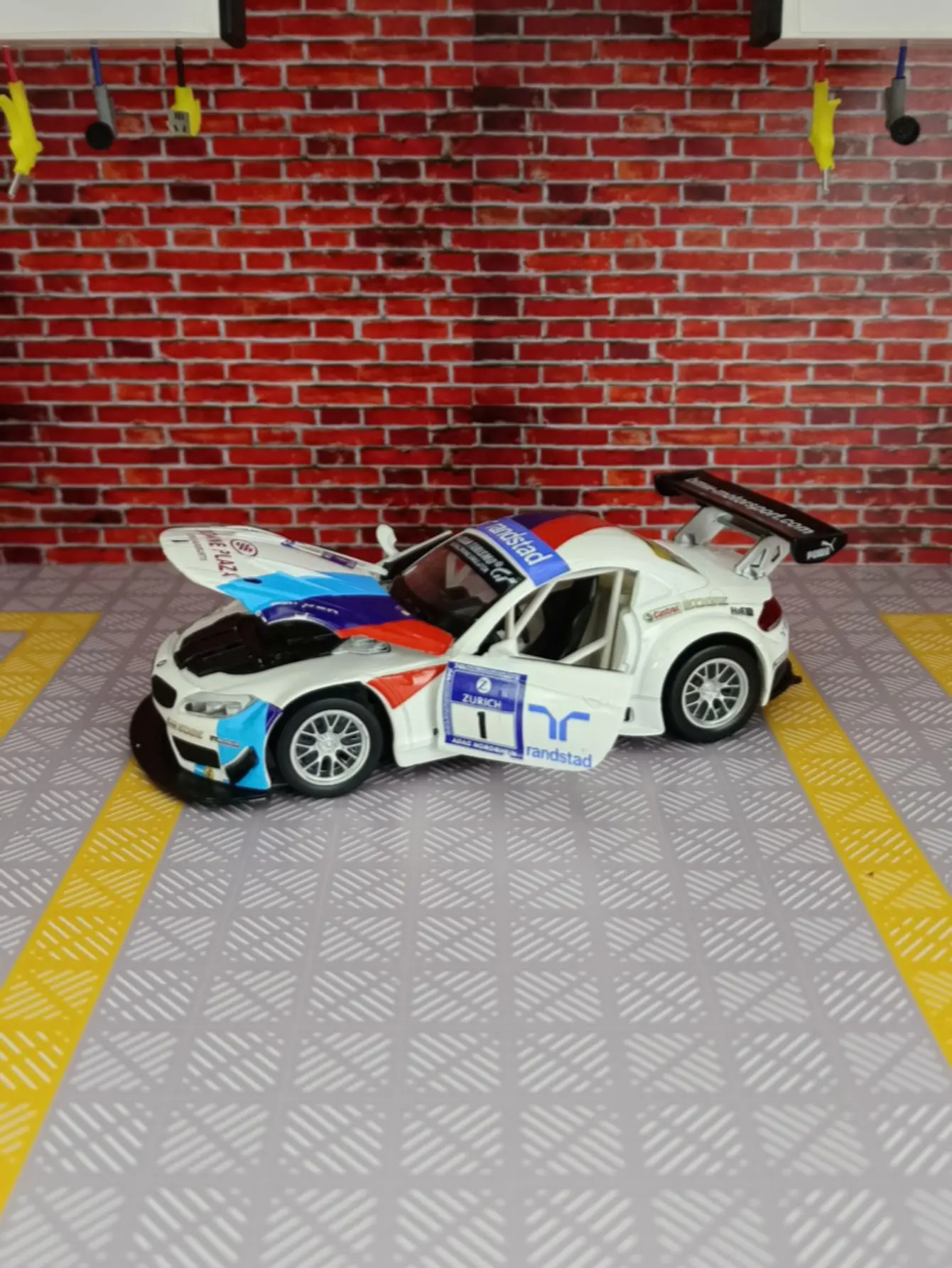 BMW-Z4 gT3 modelo de carro esportivo brinquedo para crianças, 1:32, liga, puxar para trás, simulação, brinquedo, coleção, veículo off-road, presente