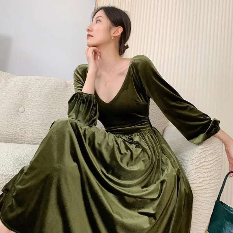 2025 Winter frauen Elegante luxus gold samt kleid, sexy V-ausschnitt palast vintage Velours party kleid vestidos elegantes para mujer