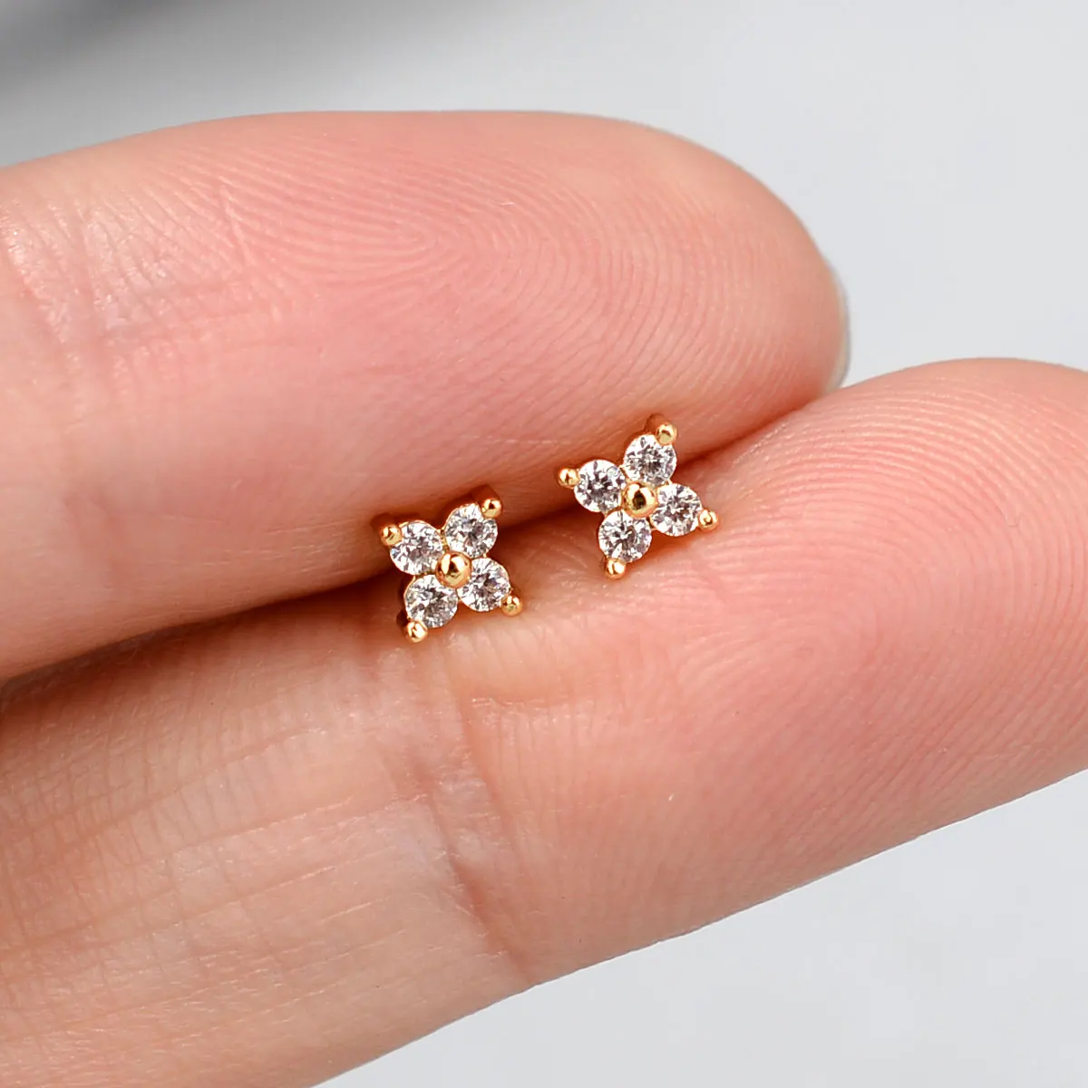 1PC 20G Crystal Flower Small Stud Earrings for Girl Sweet Cute Red Zircon Piercing Cartilage Ear Ring Women\'s Aesthetic Jewelry