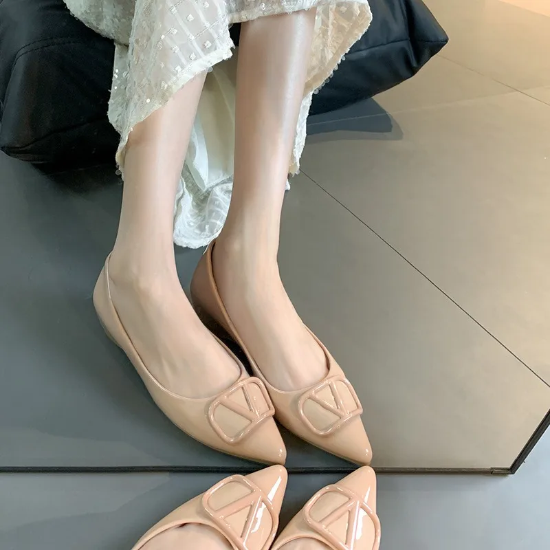 

Темпераментные маленькие остроконечные туфли в стиле знаменитостей Valentino с V-образной пряжкой, универсальные туфли с неглубоким горлышком, женские весенне-летние туфли 5 см