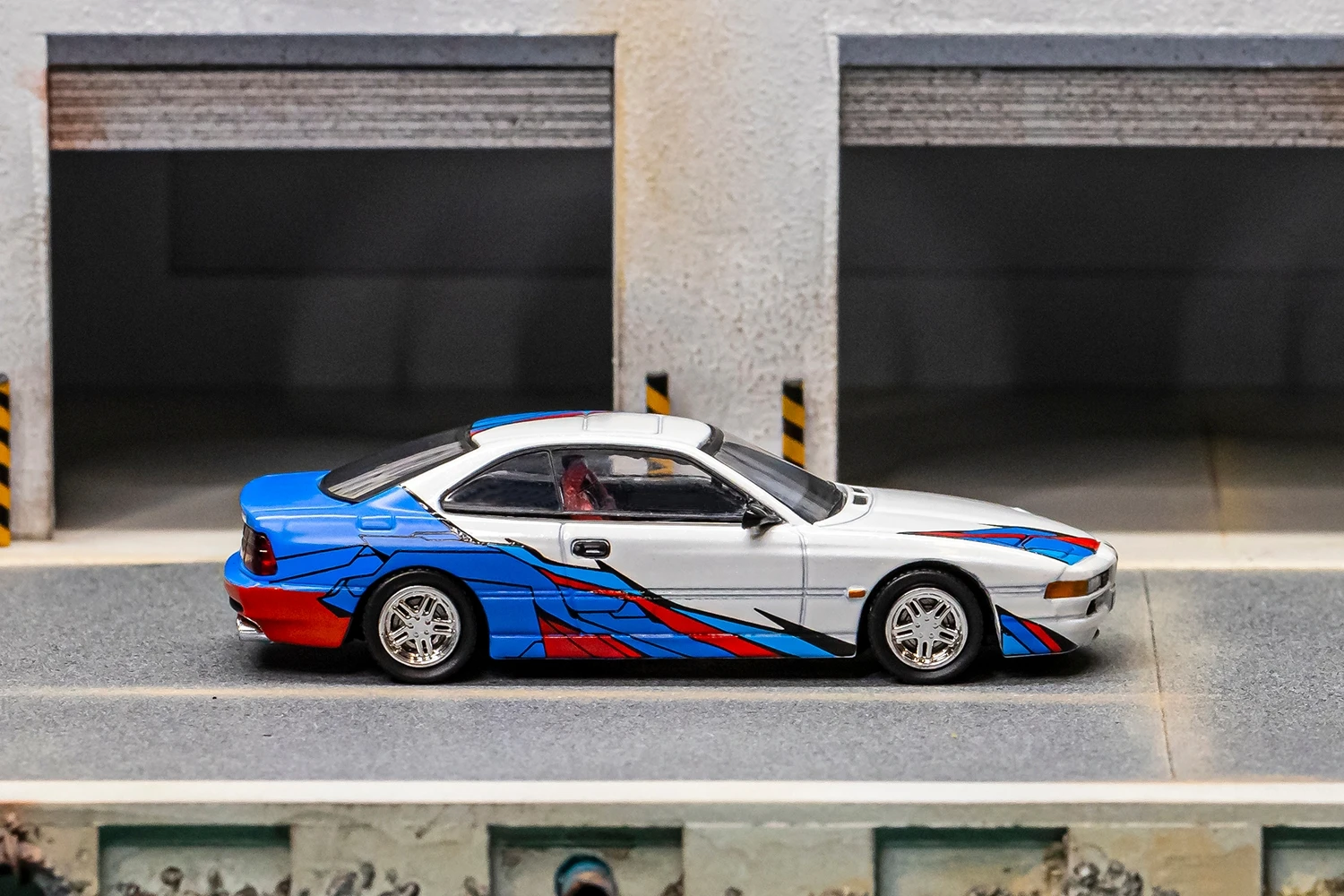 SHADOW1 1:64 BMW 850CSi White Latte Art Jumping Light Alloy Premium Diecast Vehicle Model Toy Collectible Display Piece
