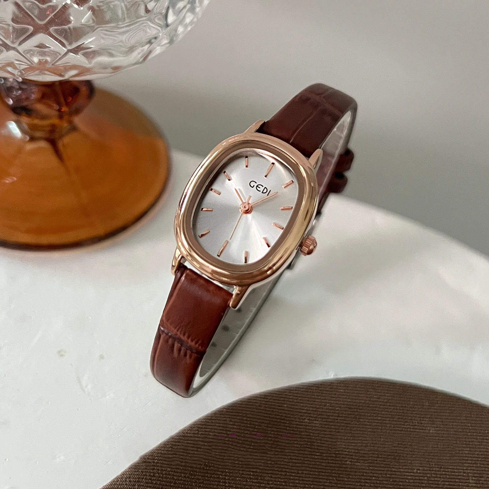 Women's watches fashion trend leather strap oval dial waterproof quartz watch high-end simple retro lady watch