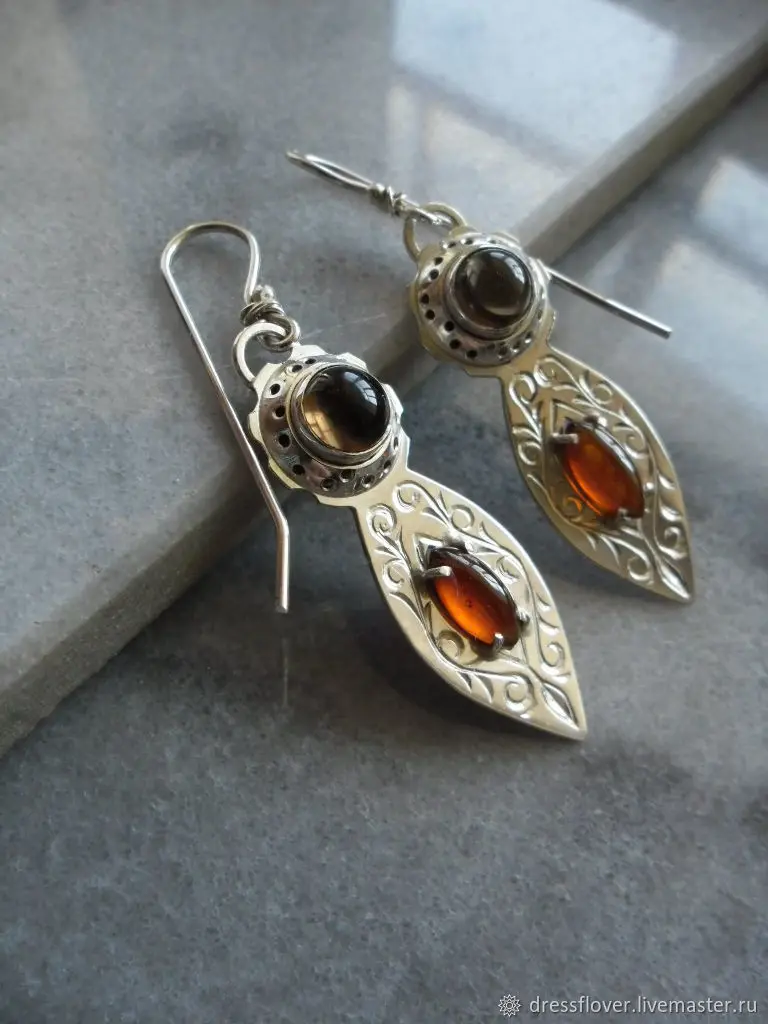 Retro ancient silver engraved garnet earrings wholesale, women's Thai silver simple and generous earrings