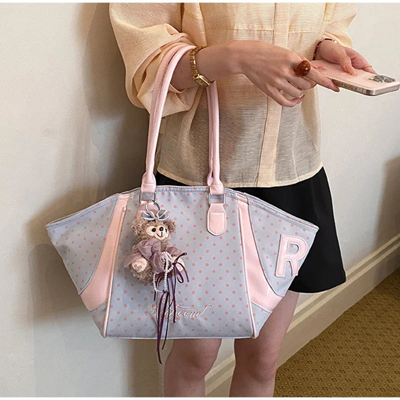 Wing Style Polka Dot Hobo Tote Bag mit Taschenanhänger, koreanische Umhängetasche mit großem Fassungsvermögen für Damen, süße Handtasche für den Arbeitsweg – Detail 15