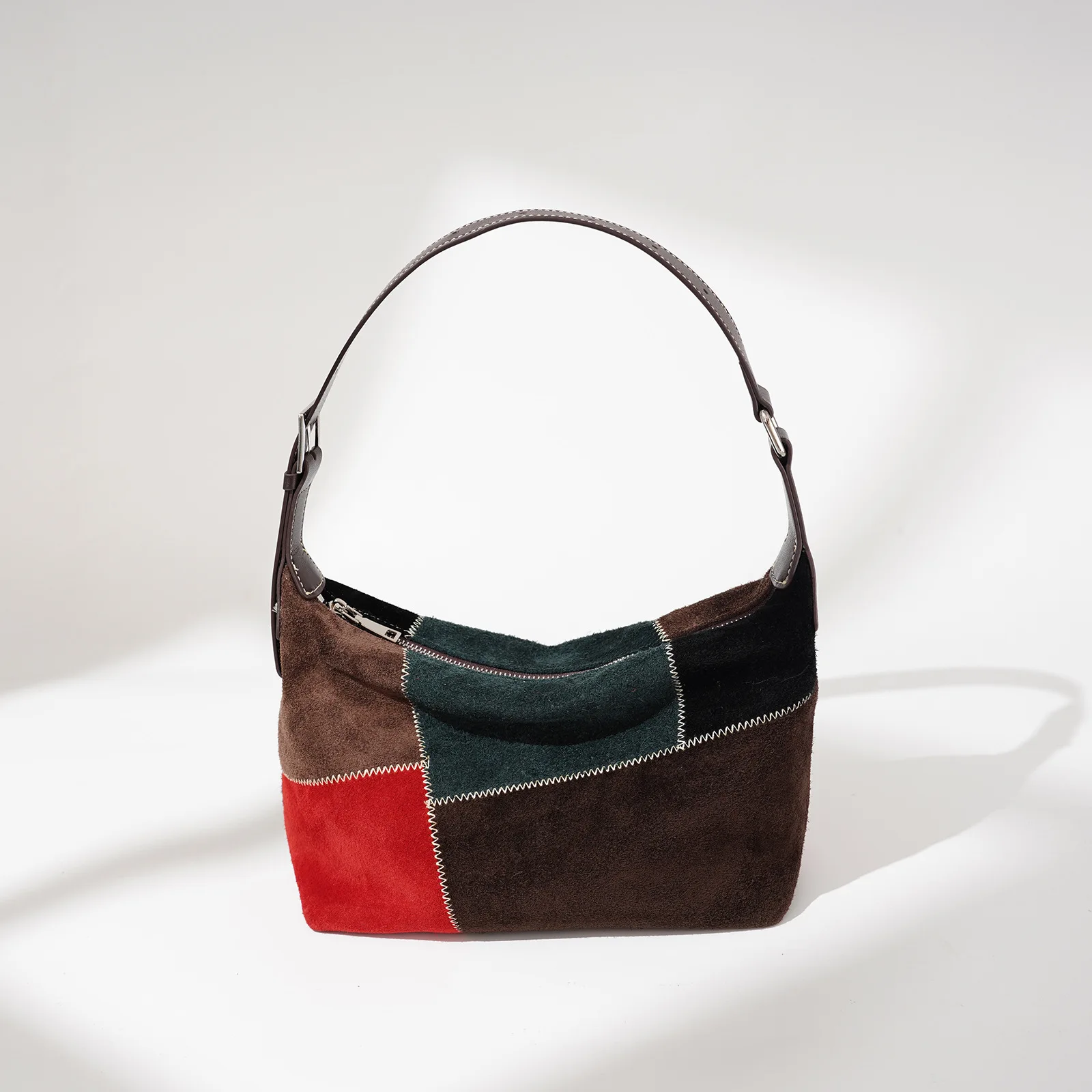 

Minimalist Designer Inspired Shoulder Bag With Leather Detail And Letter Logo Easily Serves As A Chic And Roomy Diaper Bag