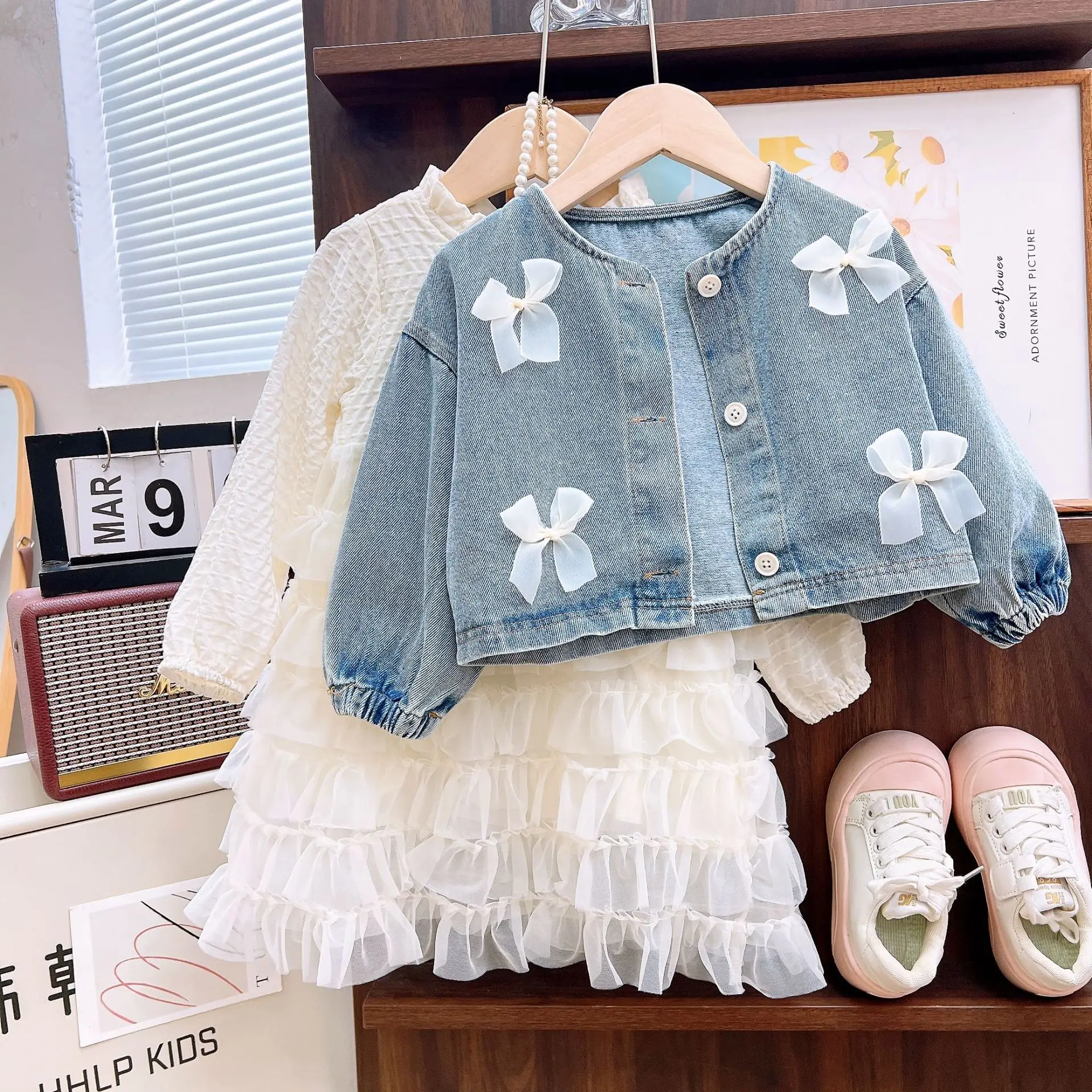 Mädchen-Jeansjacke & Tüllkleid-Set – Frühlings-2-Teiler-Outfit mit Schleifendetail, lässiges Prinzessinnenkleid für Kleinkinder – Detail 5