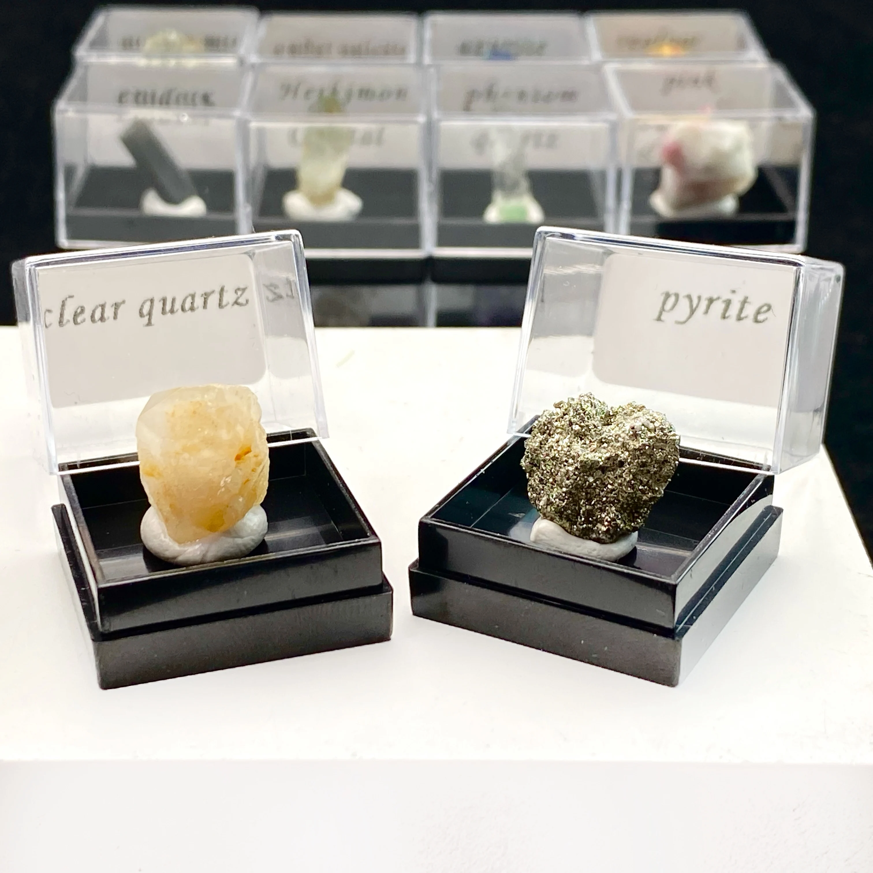 One Thing One Map Crystal Original Stone Mineral Specimen Collection Display Box Office Decoration Gift