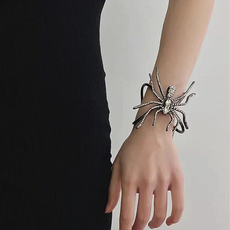 Exaggerated Metal Black Shiny Large Spider Open Bracelets for Women Girls Unique Creative Party Jewelry Accessories New