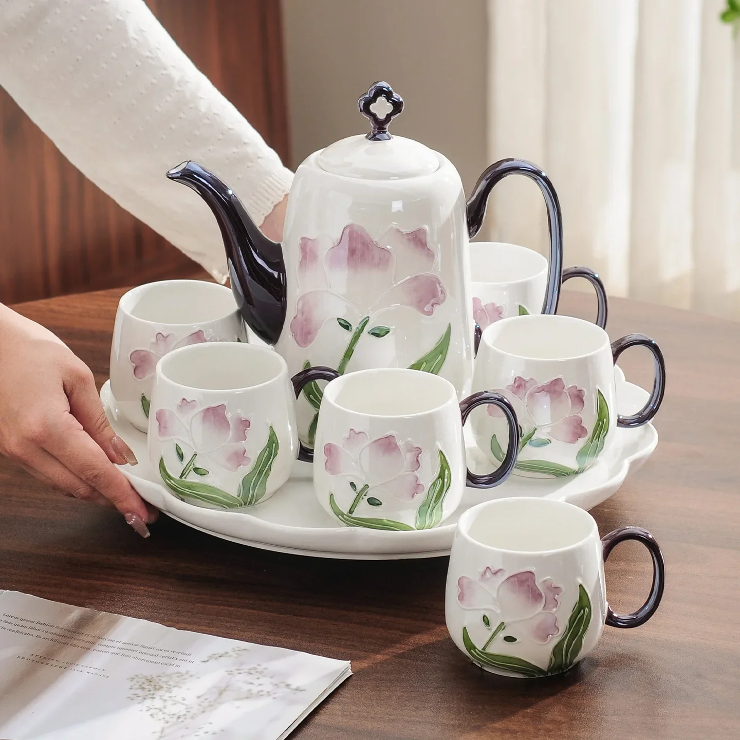 Luxury Chinese Style Ceramic Tea Set 8 Pcs with Embossed Pattern Gift Box Porcelain Teapot Cups Home Decor Wedding Present
