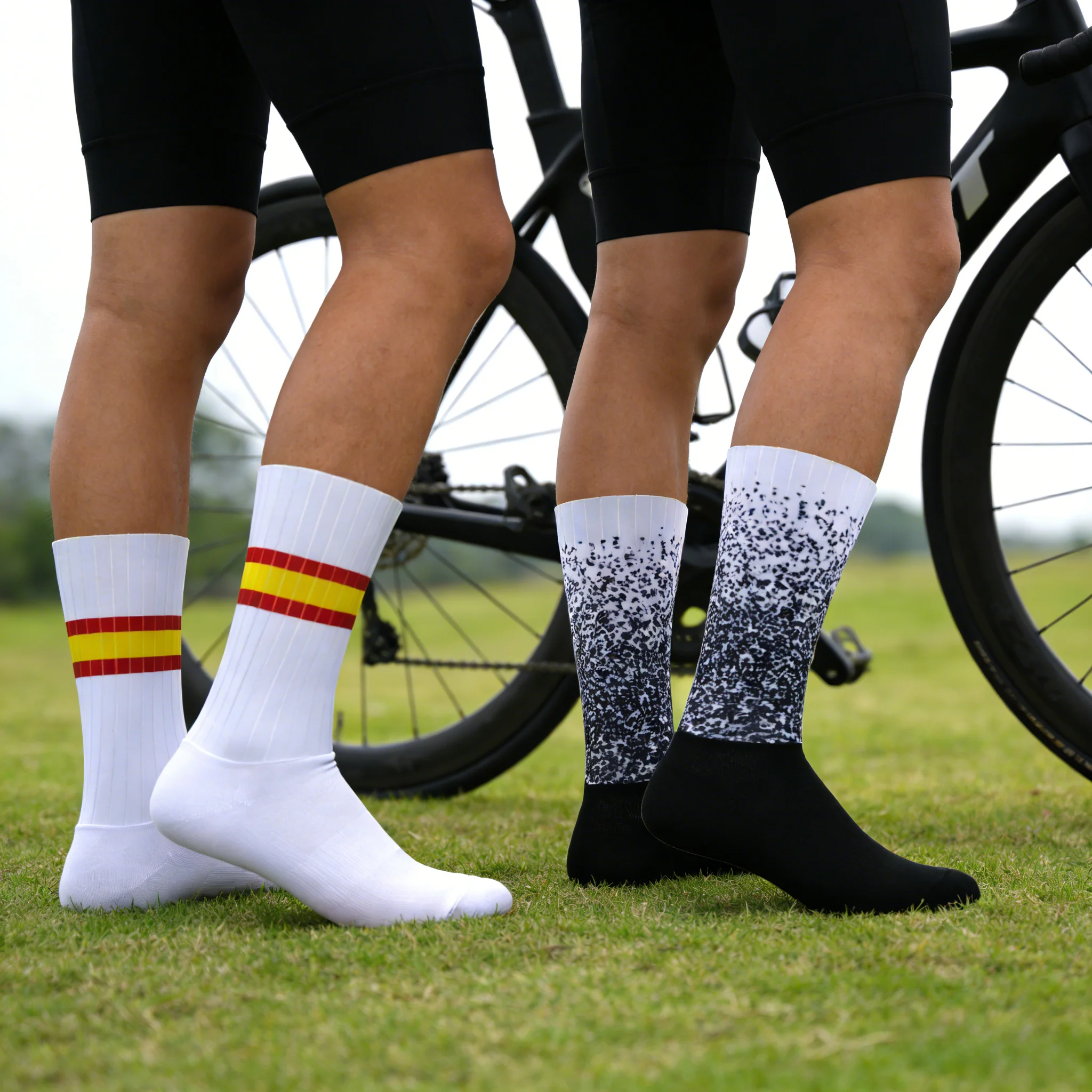

2 пары велосипедных носков с противоскользящим силиконовым покрытием, белые, для мужчин, для велоспорта, бега, велосипедные носки, спортивные носки