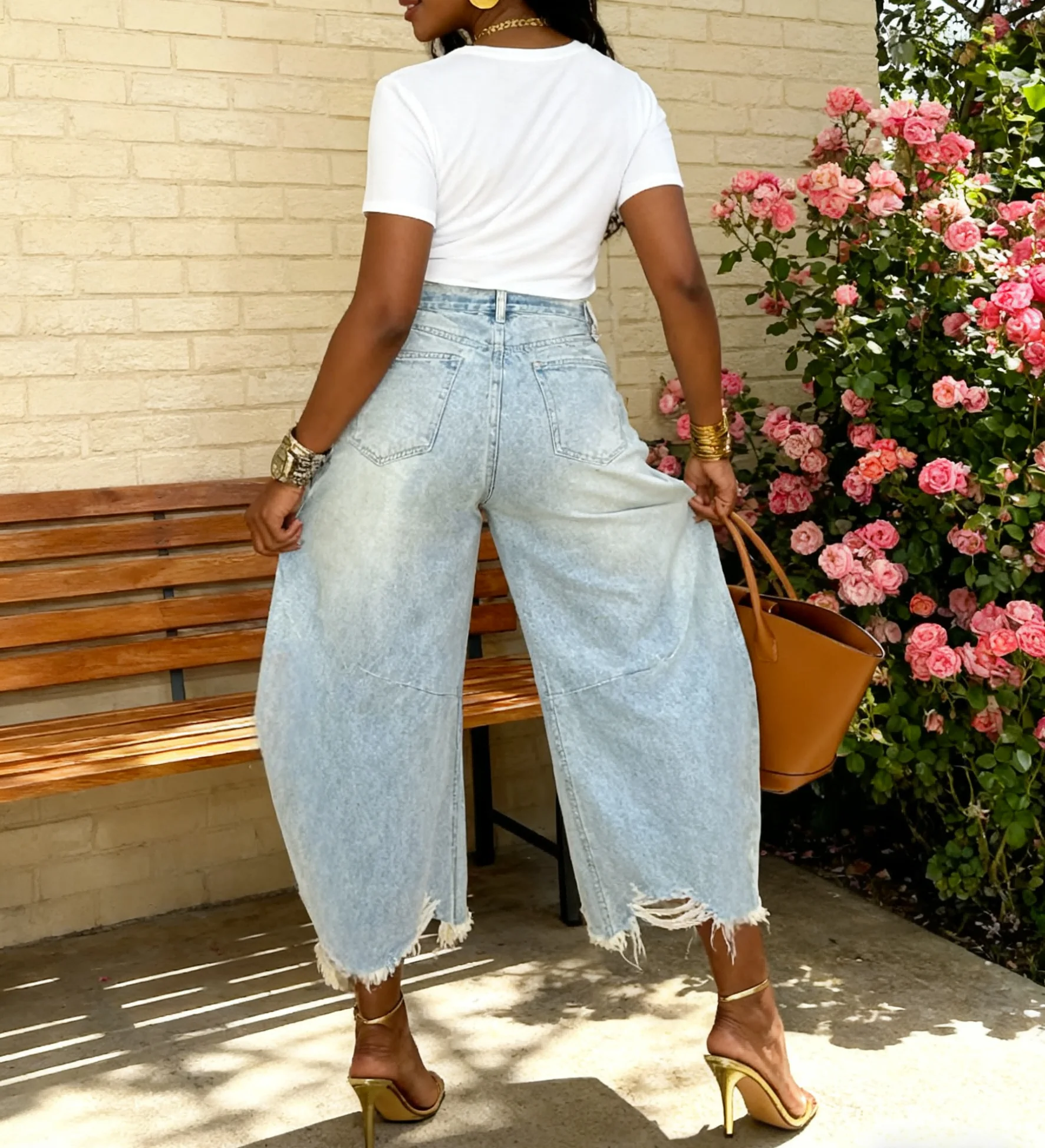 Damskie jeansy o wysokim stanie, o kroju w kształcie podkowy, luźne, z modnym surowym wykończeniem i bez elastycznego materiału. |   Modna kieszeń z surowym wykończeniem