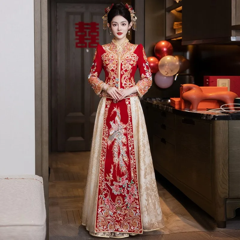 A new style of Chinese-style wedding dress featuring dragon and phoenix