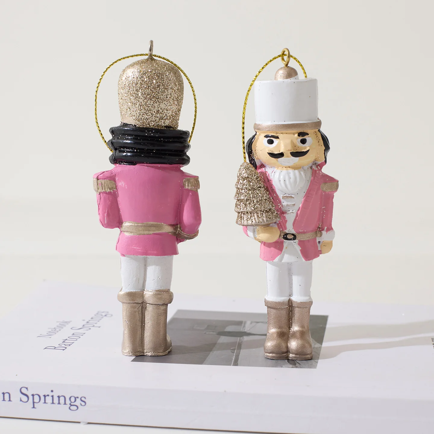 

2Pcs Christmas Walnut Box Resin Pendant Soldier Figure Hanging Decoration Christmas Tree Accessories Decorations