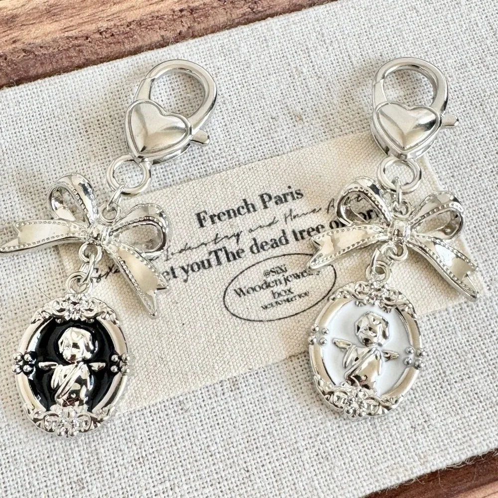 Cartoon Alloy Y2K Punk Key Holder Vintage Metallic Texture Oval Bag Pendant Elegant Rock Goth Accessories Gift