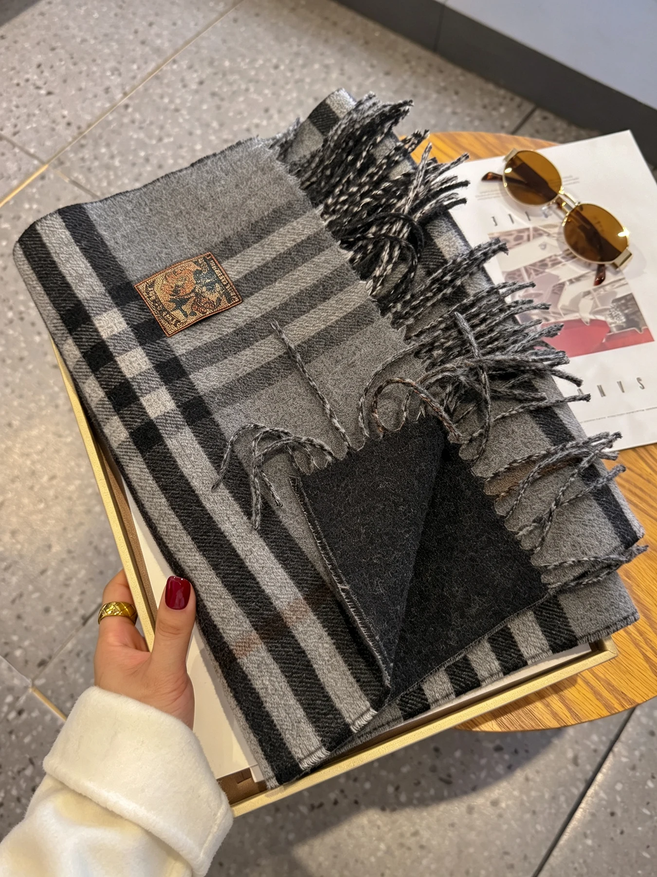 Women Plaid Scarf Classic Tassel Checkered Shawl Soft Warm Winter Scarves for Ladies Daily Wear Gift