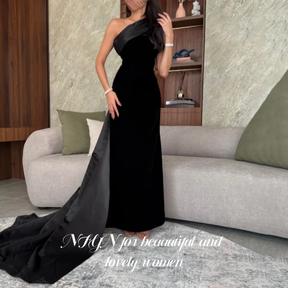 NFYN Black Elegant Prom Gown Backless Sleeveless Party Dress Satin Long Trailing Mermaid Evening Dresses حزب فساتين Customized