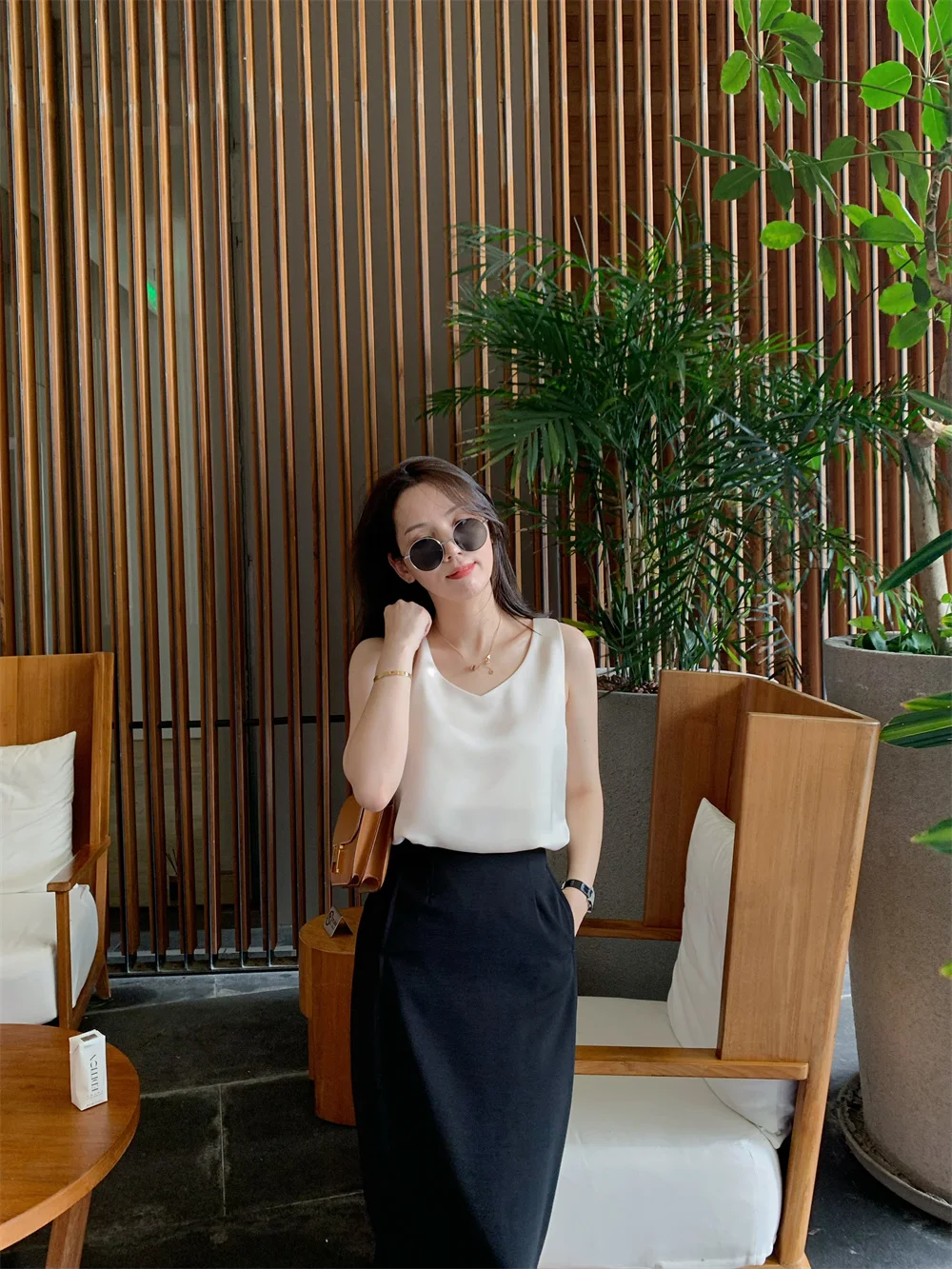 

by Spring Silkin Satin V-Ne Tank Top Women's Simple High-End Loose Svel irt for Casual Commute Wear