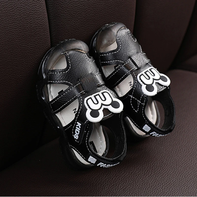 Kid Shoes Boys/Girls LED Illuminated Sandals 2023 Summer New Breathable Baby Shoes Girl Soft Sole Lightweight Beach Shoe صنادل