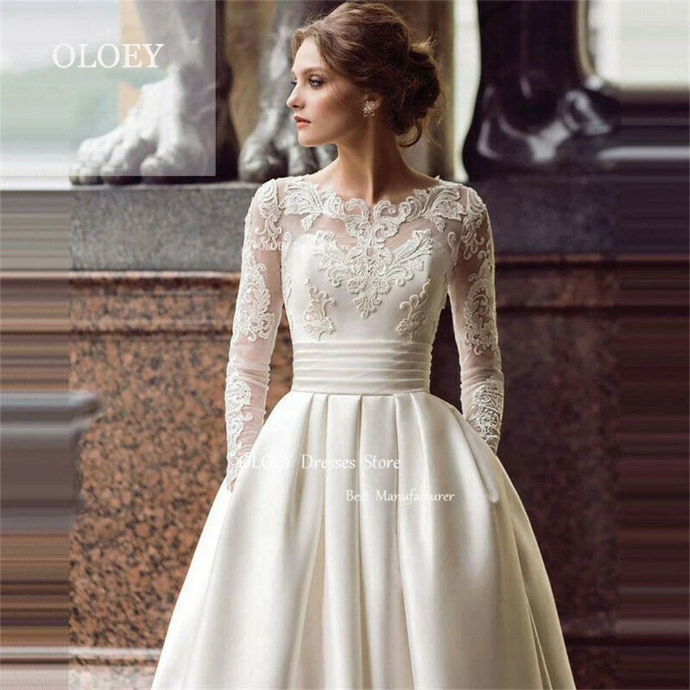 

OLOEY Elegant Ivory Satin Wedding Dress Photoshoot O Neck Lace Long Sleeves Bridal Gown Button Back Bridal Dress Sweep Train