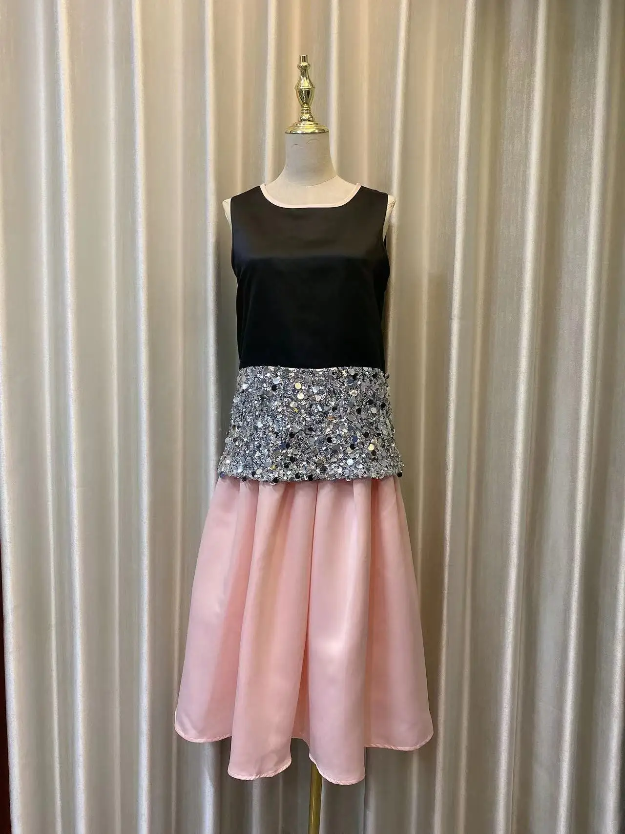 

Women's Elegant French Style O Neck Sleeveless Sequined Patchwork Long Dress Lady Streetwear Party Dress