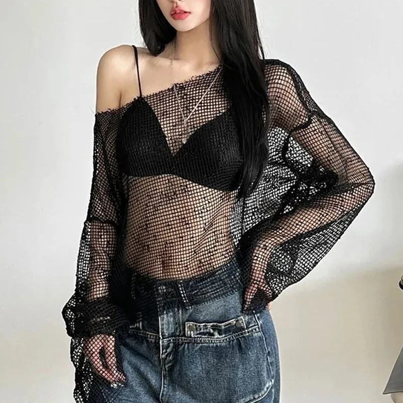 セクシーなメッシュ女性 Tシャツ黒ゴシックスラッシュネック長袖トップス Y2K 夏シックな中空アウトルーズストリート女性 Tシャツ