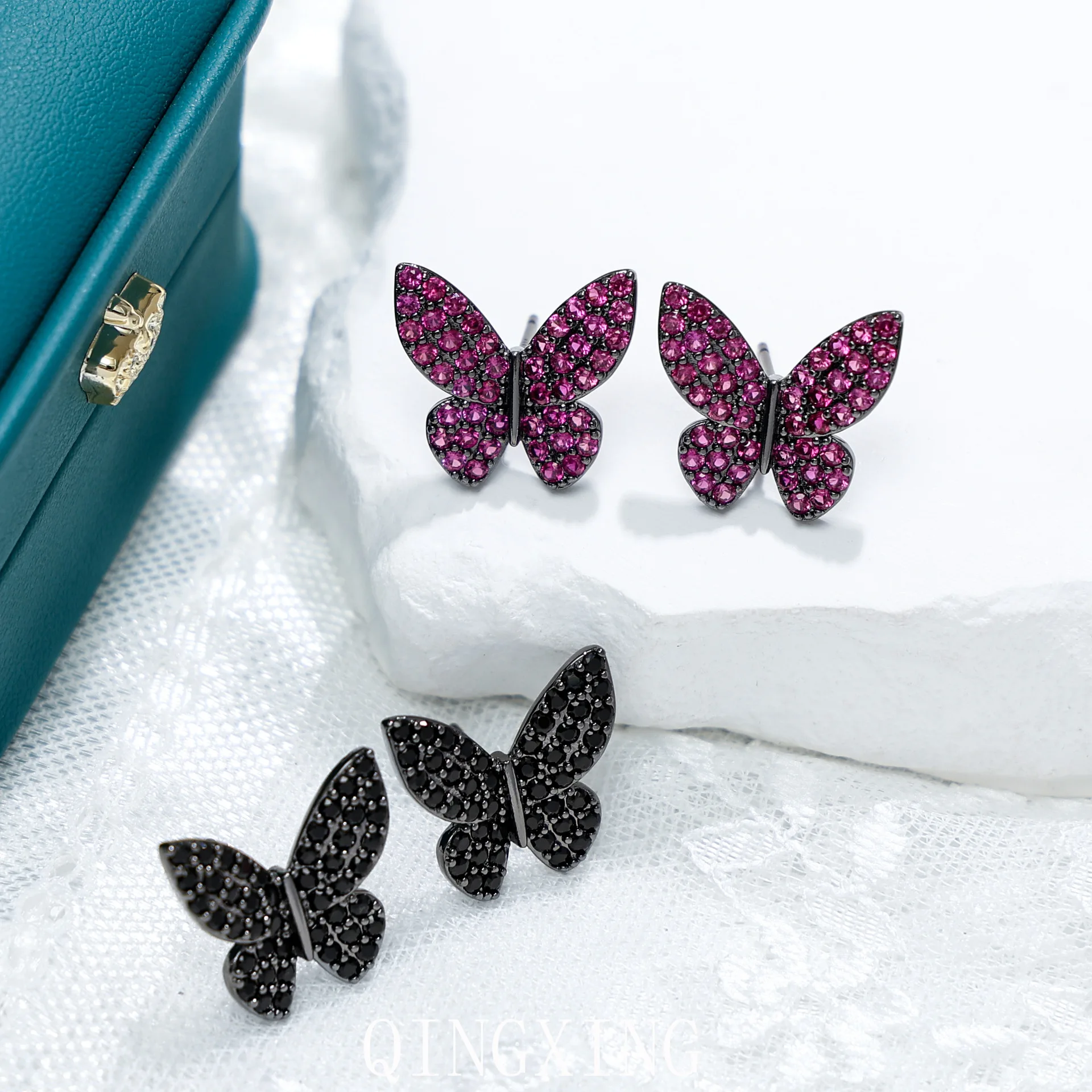 

Pink Black Crystal Butterfly Stud Earrings for Women Sparkling Animal Shaped Fashionable Party Jewelry Wedding Anniversary Gift