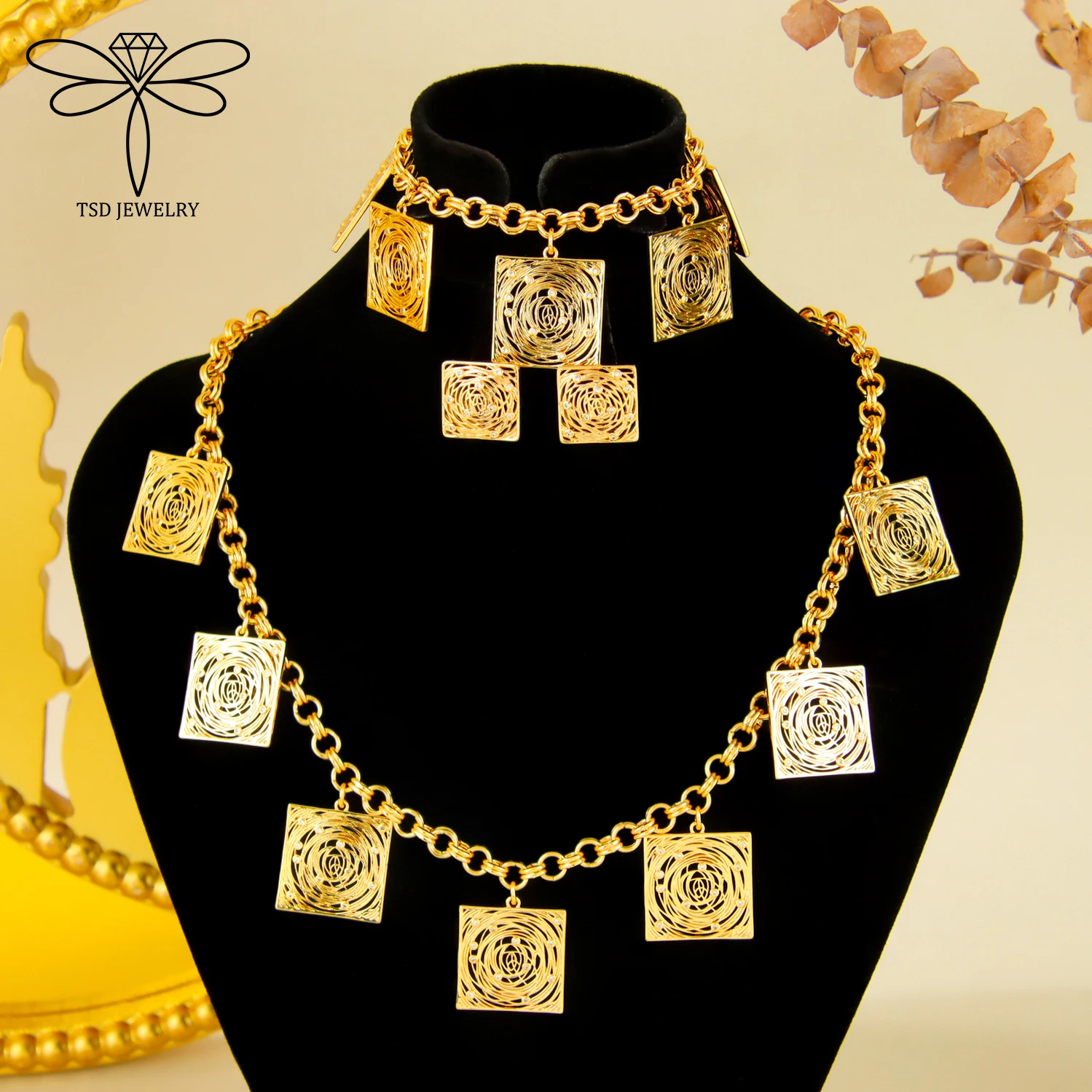 

Dubai 24k Gold Jewelry Set Gold Plated Italian Hip Hop Necklace Bracelet Earrings Arabian Muslim Women Event Party Jewelry ﻿