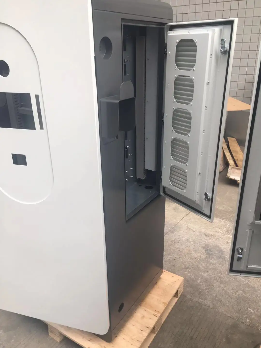 Floor-mounted Dc Fast Mobile Commercial Car Wall-mounted Phone Vehicle Wireless Electric Portable Ev Charge Station