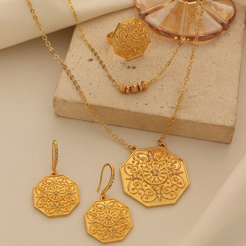New gold-colored, diamond-studded, hollowed-out square pendant necklace set, Middle Eastern style