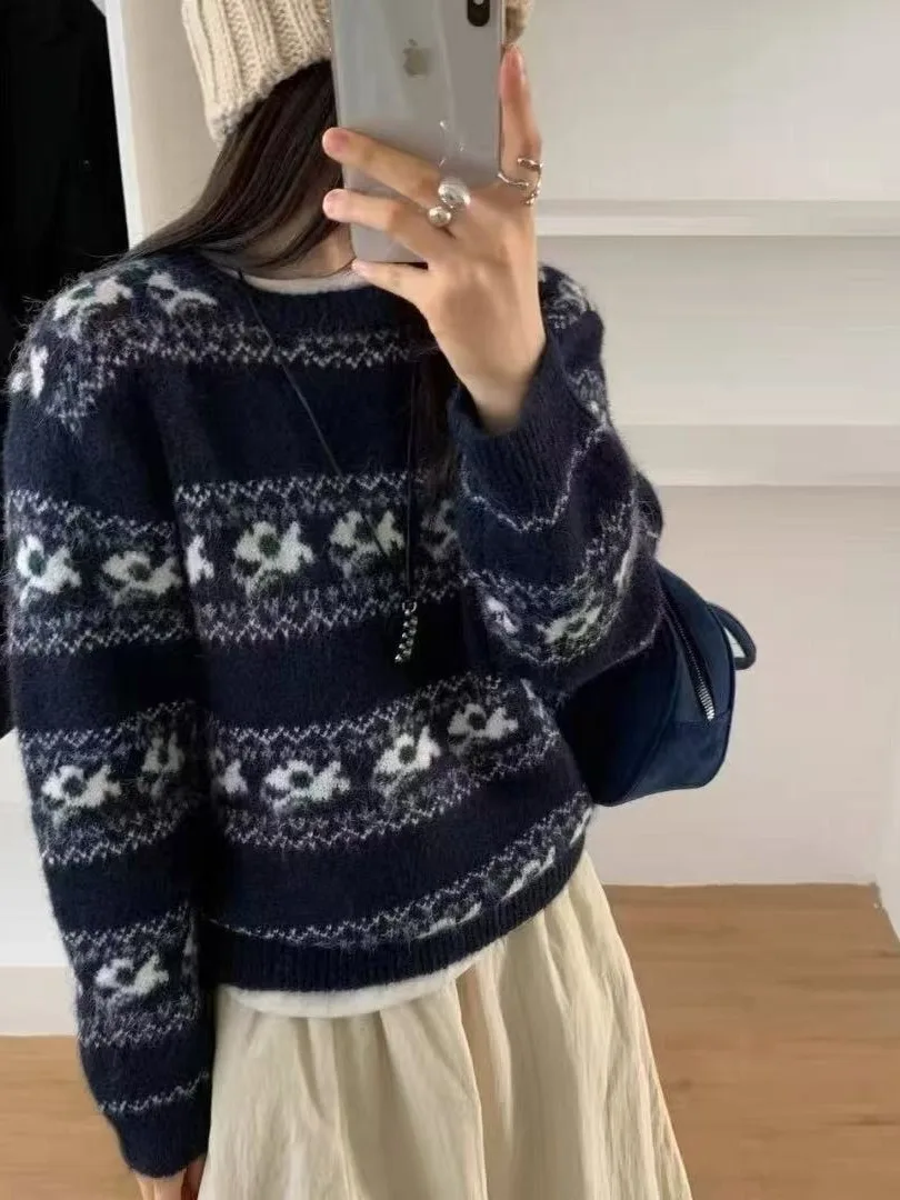 Korean Sle Fair Isle Knitted Sweater Women's Lazy Sle Overhead College Sle Trendy Flower Embroidery Polyester Fiber