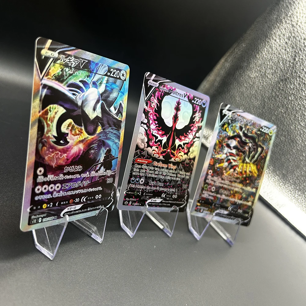 

Коллекционные DIY-карты PTCG: Galaerianmoltres V, Lugia V, Giratina V. Самодельные коллекционные карты. Подарок-игрушка для детей.