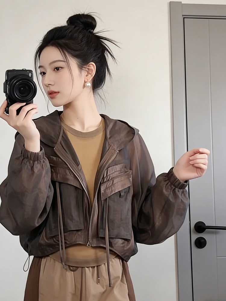 

Короткая дышащая женская ветровка с капюшоном для защиты от солнца в американском стиле, весна 2026, новая модель, маленький размер, для повседневной носки