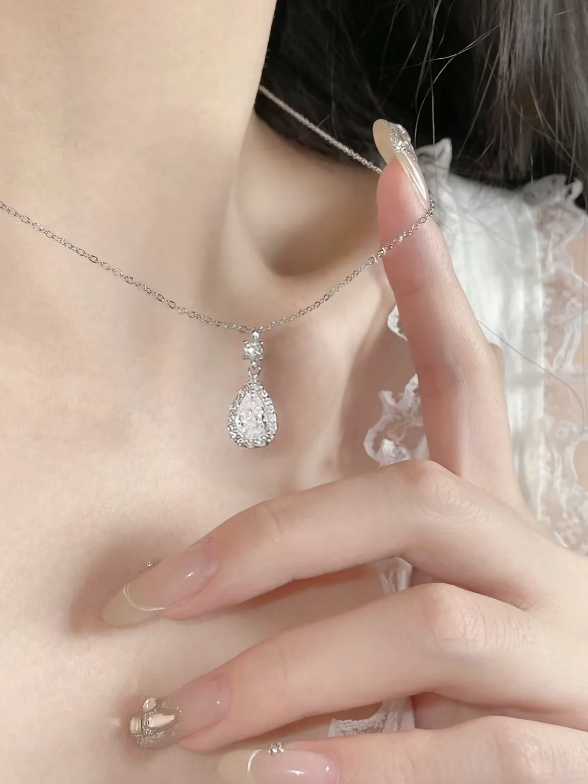 

Waterdrop high end temperament collarbone chain