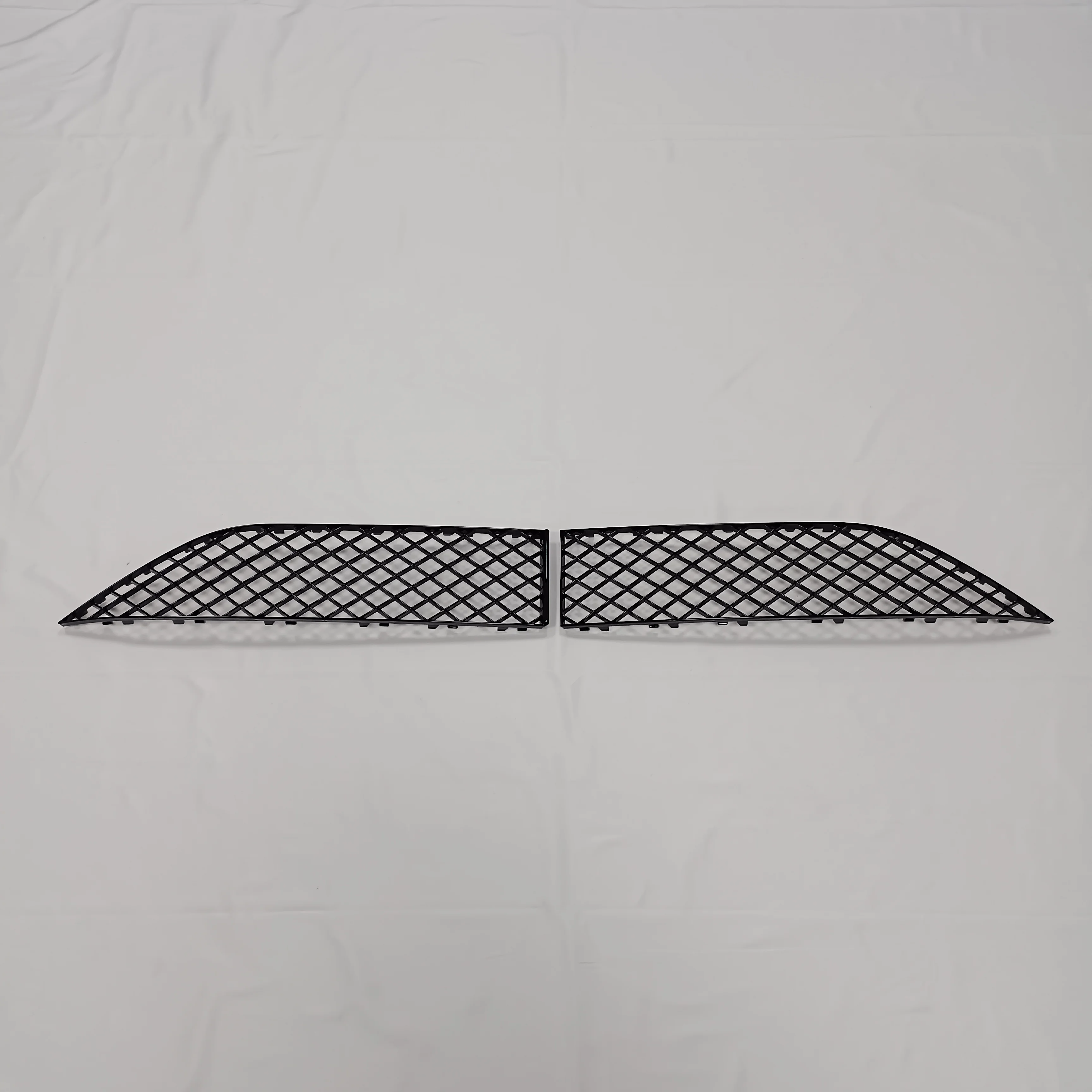 

Новые модели 2020-2021 годов: черная хромированная решетка переднего бампера (нижняя) для Bentley Bentayga, OEM 36A807675, 36A807676