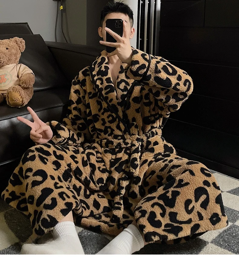 Plush robe for men-leopard print