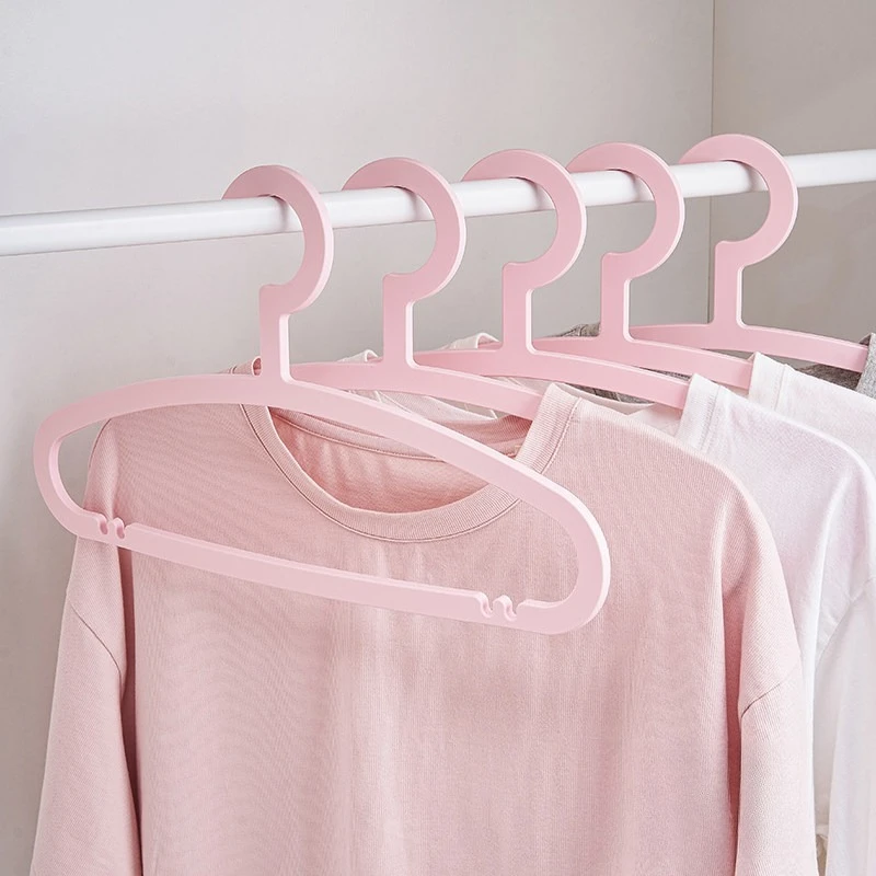 cabide-de-plastico-flexivel-curvo-antiderrapante-criativo-sem-marcas-suporte-para-roupas-organizador-de-guarda-roupa-domestico