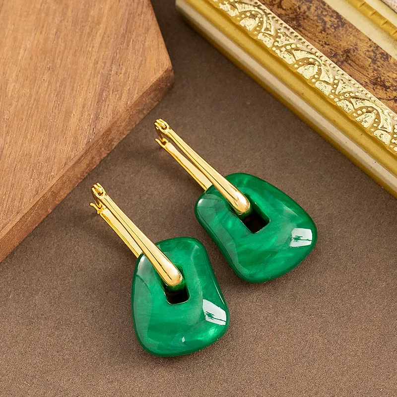 Fashionable and exquisite imitation beeswax irregular geometric resin exaggerated earrings niche light luxury high-end earrings