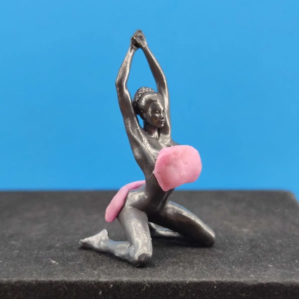 

Латунная статуэтка готического эльфа