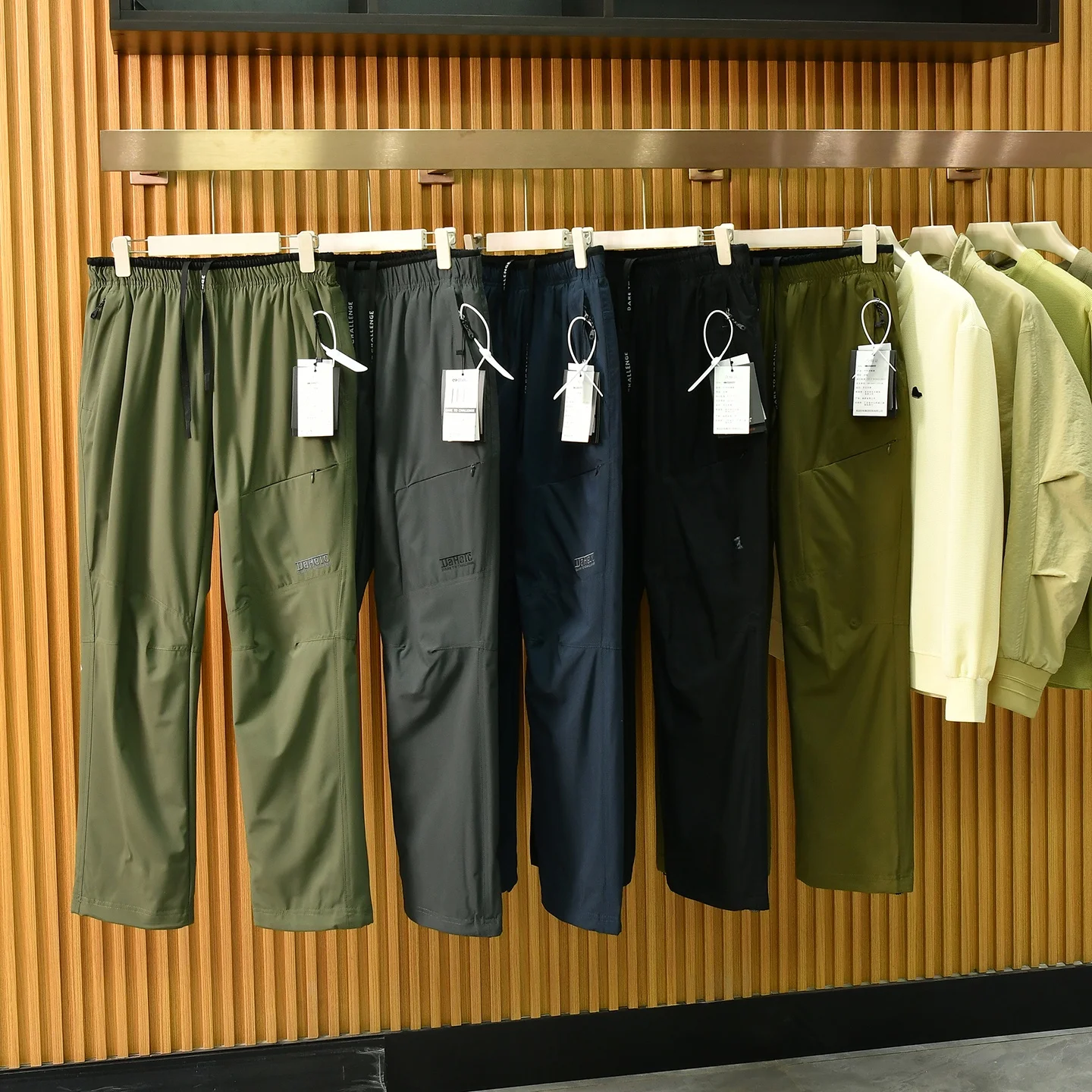 

Warm Fleece Lined 3D Tailored Straight Leg Workwear Trousers for Men Winter Outdoor Mountain Climbing And Hiking Pants