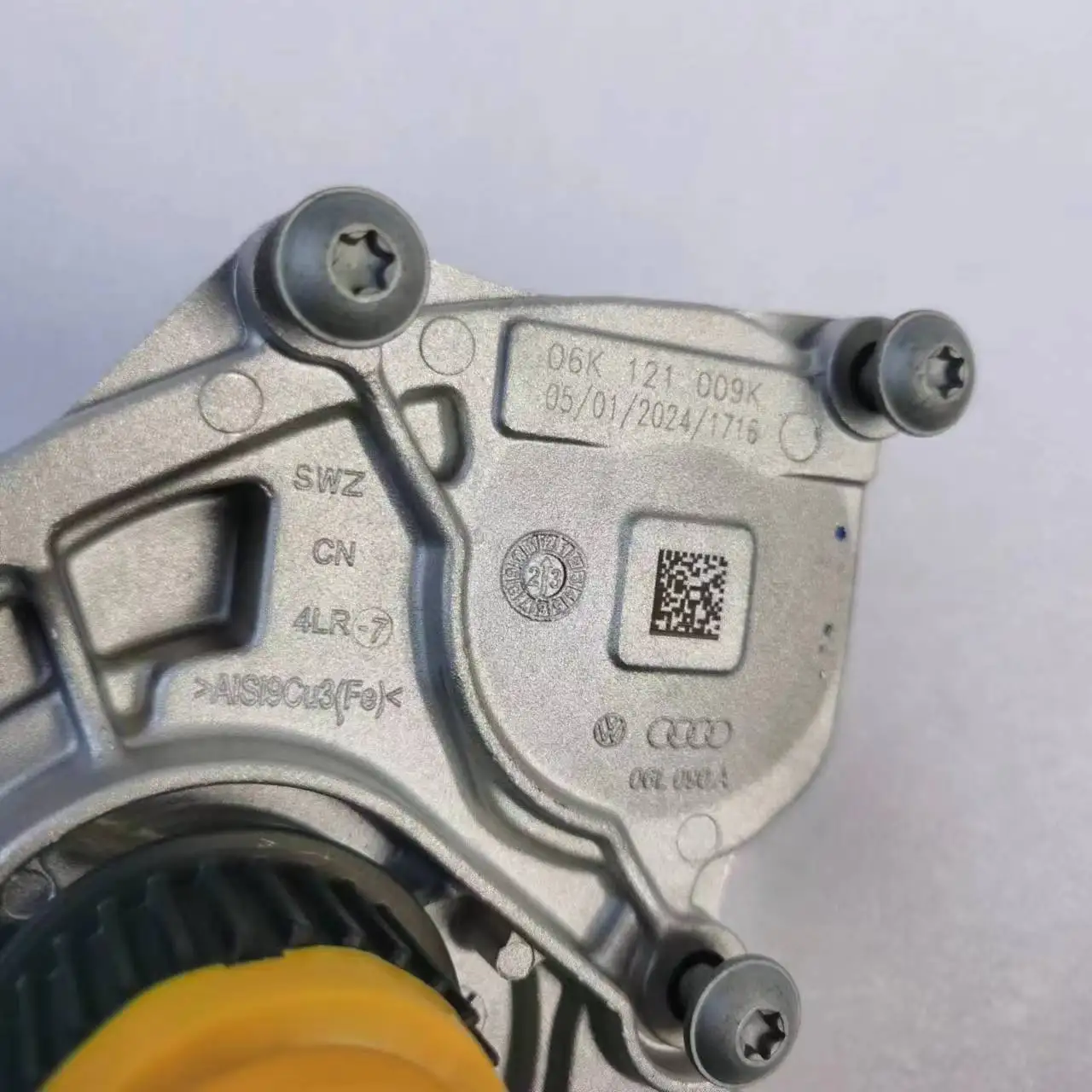 New   EA888 Engine Water Pump 06L121011F 06K121009K Thermostat Essential Component for Engine Cooling System