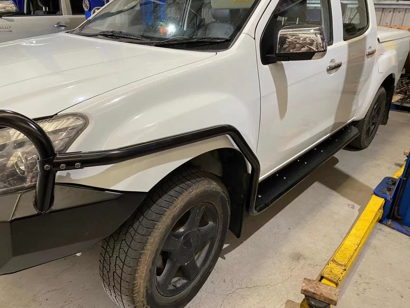 

Suitable For Isuzu D-MAX Bumper Pedals, Etc