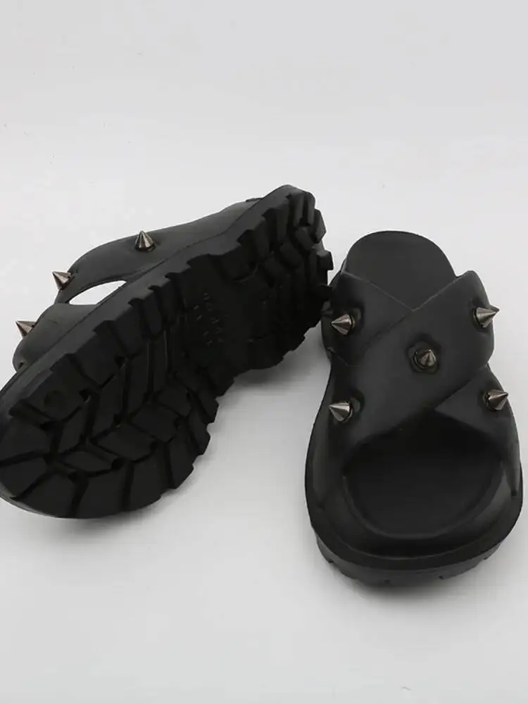 Women's Black Platform Sandals 2025 Summer Outdoor Cross Strap Rivet Design  Fashion Ins Trendy Thick Soled Slippers
