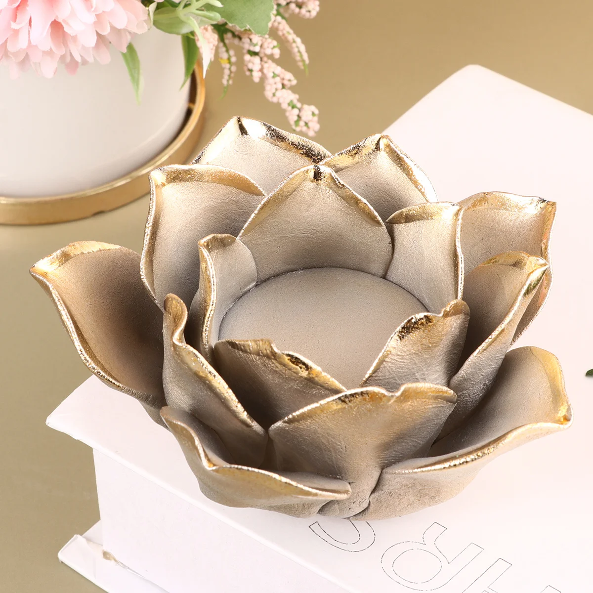 

1Pcs Golden Flower Shaped Holder Fine Crafted Desktop Decor for Parties Weddings Garden Yard Use Holder