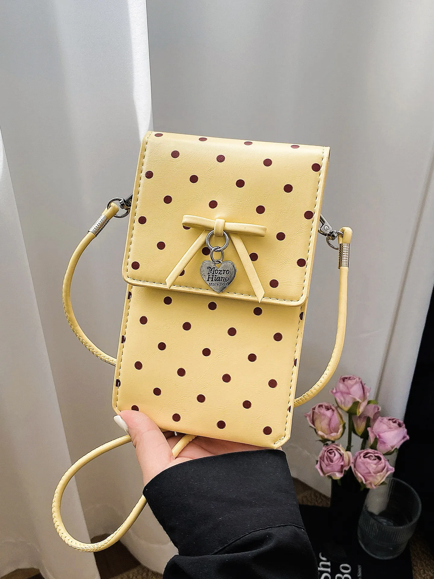 

Summer Exquisite Polka Dot Bow Messenger Bag Women Fashionable Trend PU Leather Mobile Phone Bag 2026 New Casual Shoulder Bags